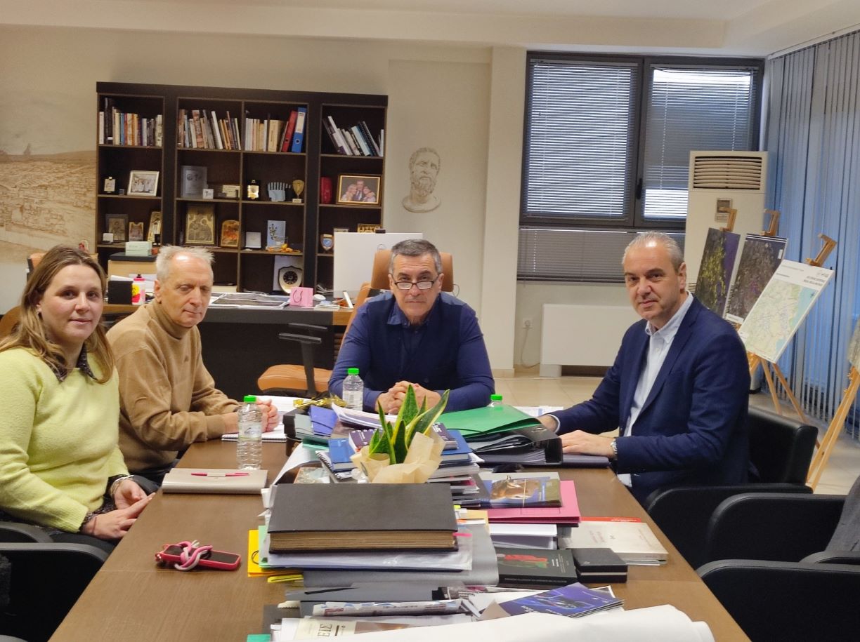 Με χρηματοδότηση της Περιφέρειας Θεσσαλίας η κατεδάφιση επικίνδυνων κτιρίων σε χωριά της Ελασσόνας