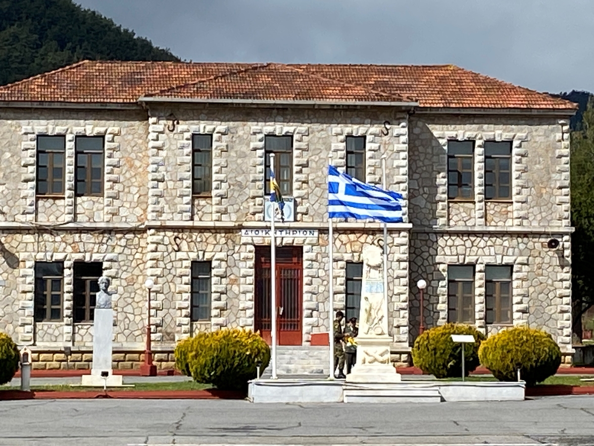 Το Περιφερειακό Συμβούλιο Πελοποννήσου ζητά τα δύο στρατόπεδα της Τρίπολης να μείνουν ενεργά και ενταγμένα στις ανάγκες των Ενόπλων Δυνάμεων