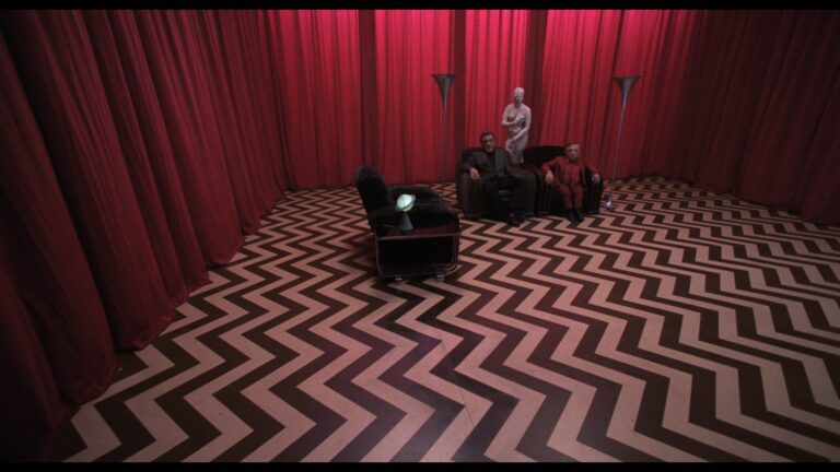 3.812 λεπτά στο σύμπαν του David Lynch – Ένα αφιέρωμα με όλες τις ταινίες του και έναν μαραθώνιο 48 επεισοδίων “Twin Peaks” στη Στέγη