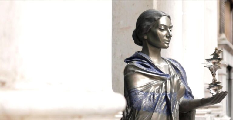 Το άγαλμα της Κάλλας τοποθετήθηκε στο περίφημο Teatro la Fenice