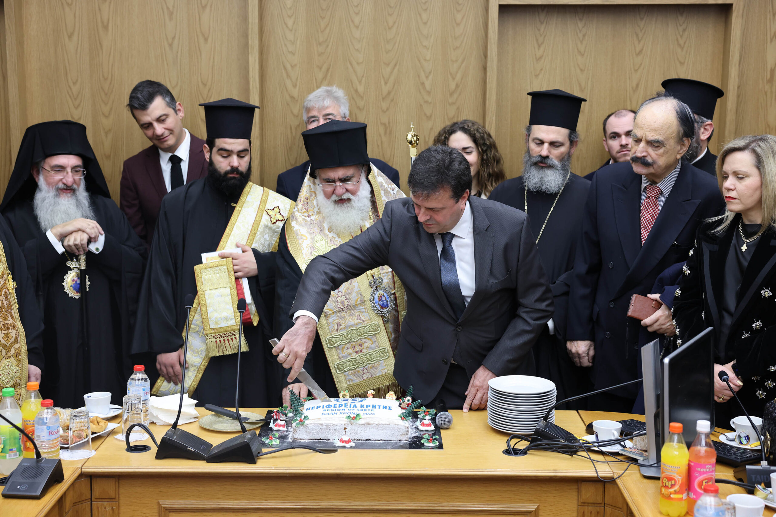 Με ευχές και μηνύματα αισιοδοξίας η κοπή της πίτας της Περιφέρειας Κρήτης και του Δήμου Ηρακλείου (βίντεο)