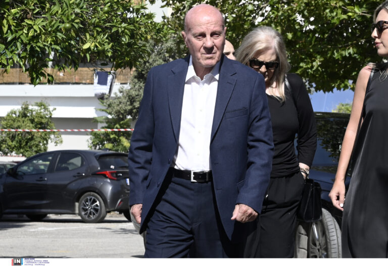 Μίμης Δομάζος: Εσπευσμένα στον «Ερυθρό Σταυρό» ανήμερα των γενεθλίων του – Κρίσιμη η κατάστασή του