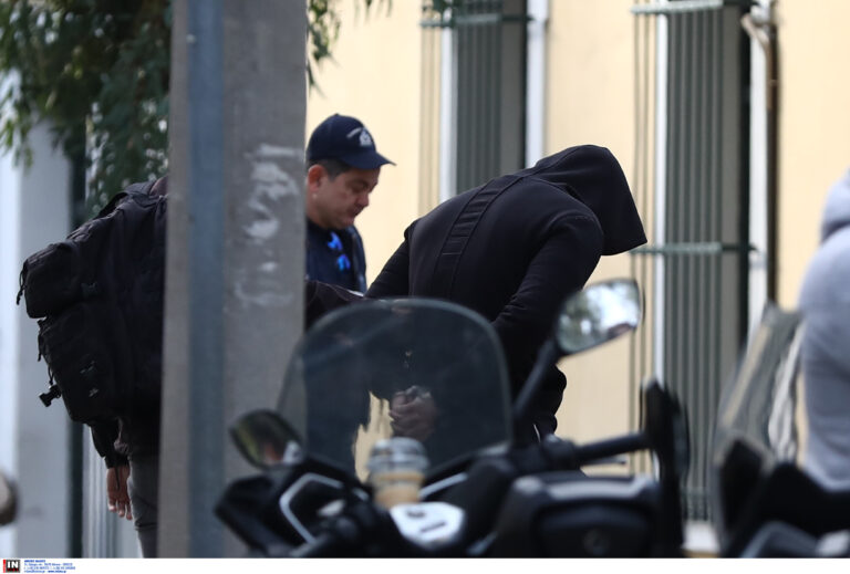 Κύκλωμα προστασίας: Αρνήθηκε τις κατηγορίες ο φερόμενος ως αρχηγός – Απολογείται και η αστυνομικός