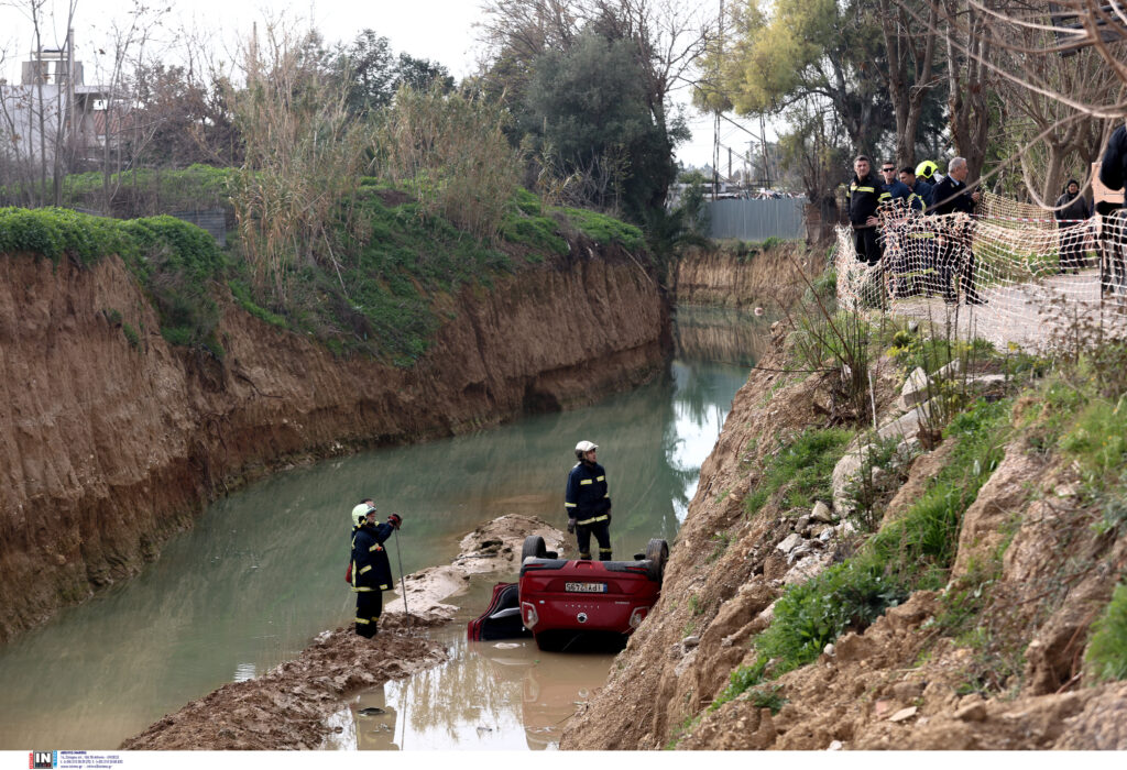 Σοβαρό τροχαίο στο Μενίδι – Γυναίκα ανασύρθηκε χωρίς τις αισθήσεις της