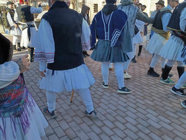 Εορδαία: Σε εξέλιξη το πρώτο καρναβάλι της χρονιάς στο Εμπόριο (βίντεο)