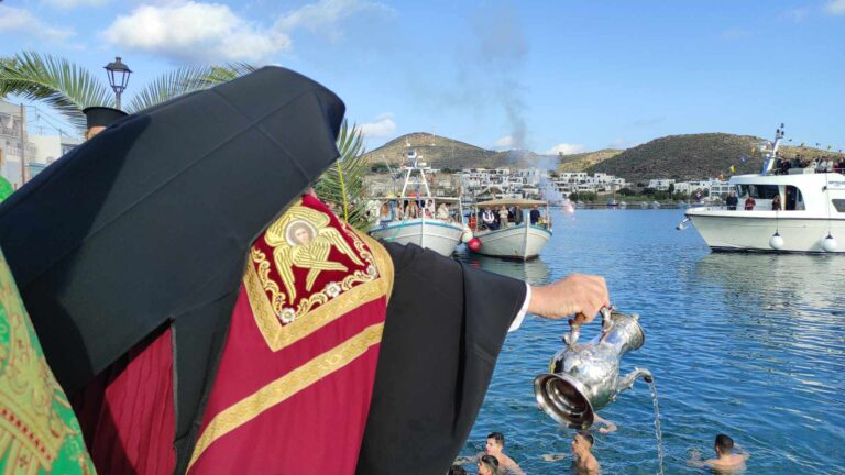 Θεοφάνεια: Ο ελληνισμός γιορτάζει σε όλη την οικουμένη τη μεγάλη γιορτή της Χριστιανοσύνης