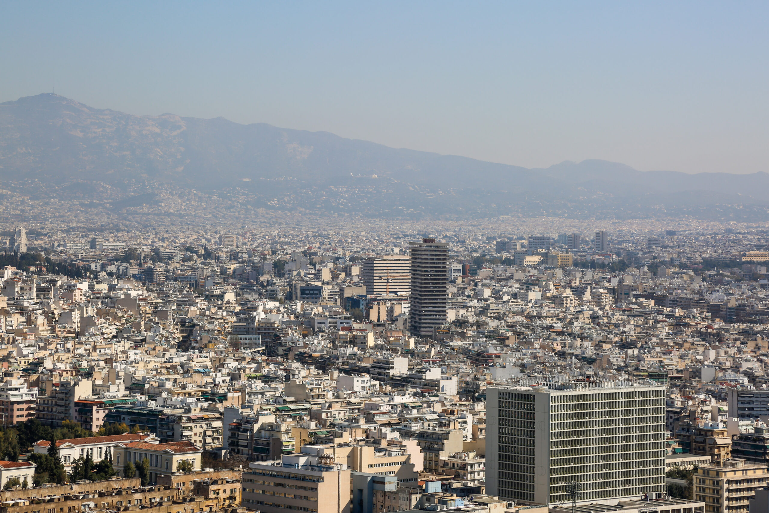 Αστική ρύπανση στην ΕΕ: Καθαρότερος ο αέρας στις πόλεις αλλά ο θόρυβος ακόμη στα ύψη – Τι λέει η ειδική έκθεση για την Αθήνα