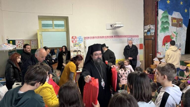 Καστοριά: Στα σχολεία της Οινόης ο Μητροπολίτης Καλλίνικος