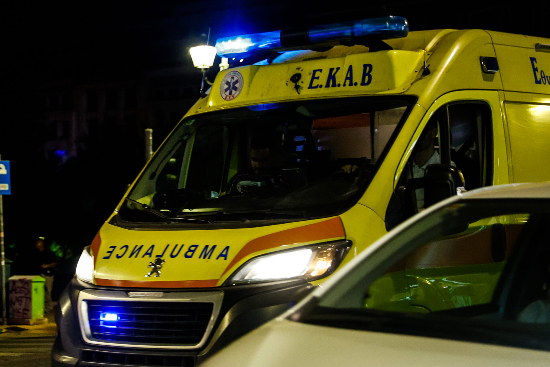 Σοβαρό τροχαίο στην παλιά Εθνική Οδό Αλμυρού – Σούρπης: Βαρύτατα τραυματισμένος νεαρός δικυκλιστής