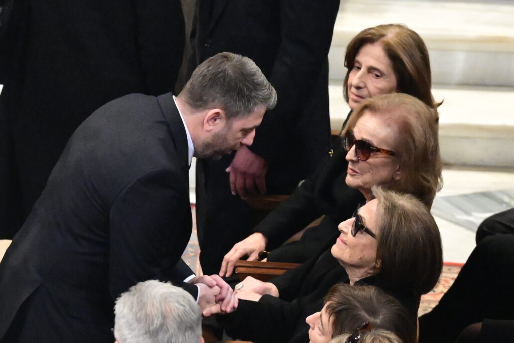 Live ο τελευταίος αποχαιρετισμός στον Κώστα Σημίτη με τιμές εν ενεργεία Πρωθυπουργού