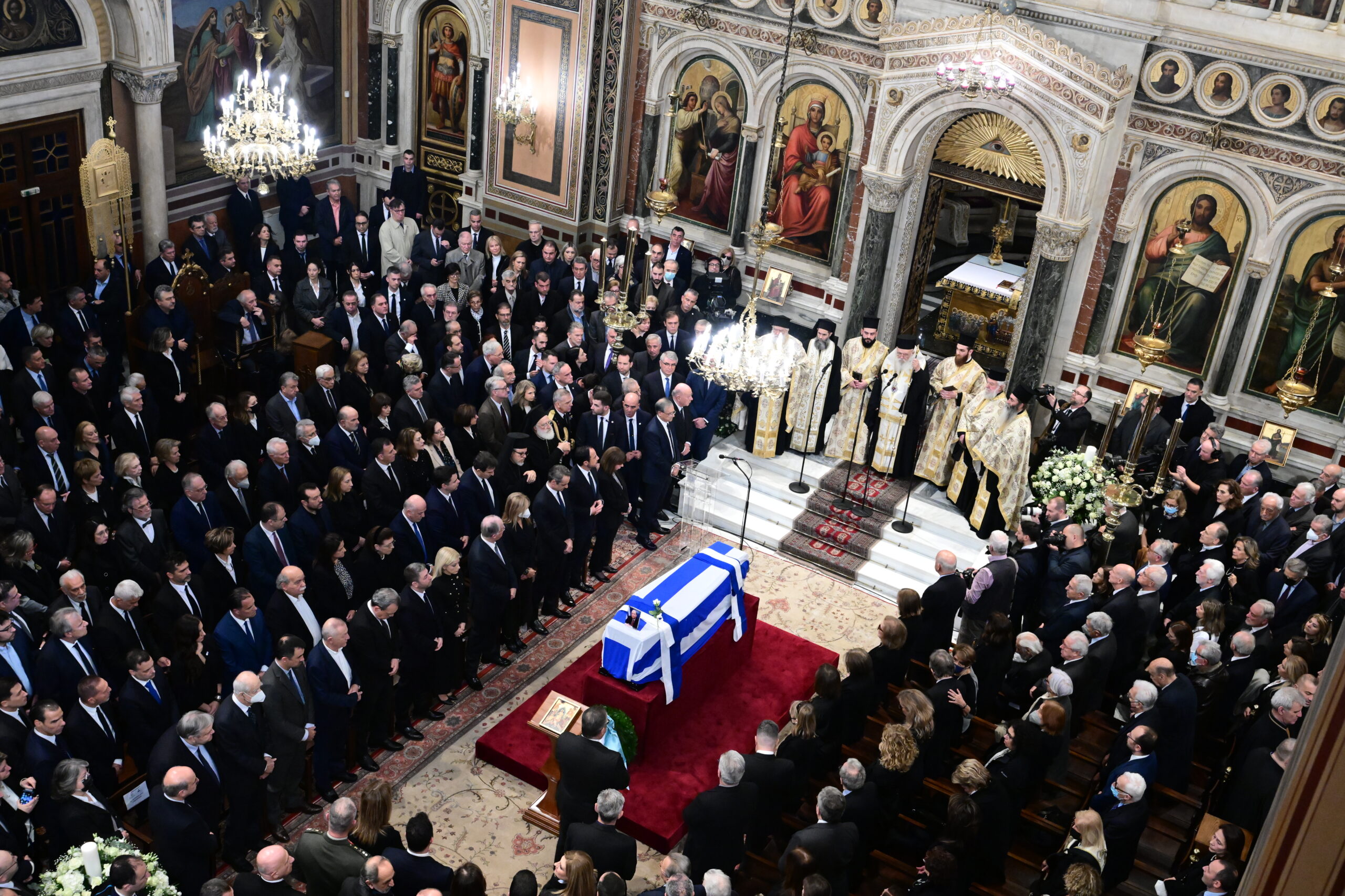 [374800] ΚΗΔΕΙΑ ΤΟΥ ΠΡΩΗΝ ΠΡΩΘΥΠΟΥΡΓΟΥ ΚΑΙ ΠΡΟΕΔΡΟΥ ΤΟΥ ΠΑΣΟΚ ΚΩΣΤΑ ΣΗΜΙΤΗ / ΕΣΩΤΕΡΙΚΟ ΤΗΣ ΜΗΤΡΟΠΟΛΗΣ  (ΤΑΤΙΑΝΑ ΜΠΟΛΑΡΗ/EUROKINISSI)