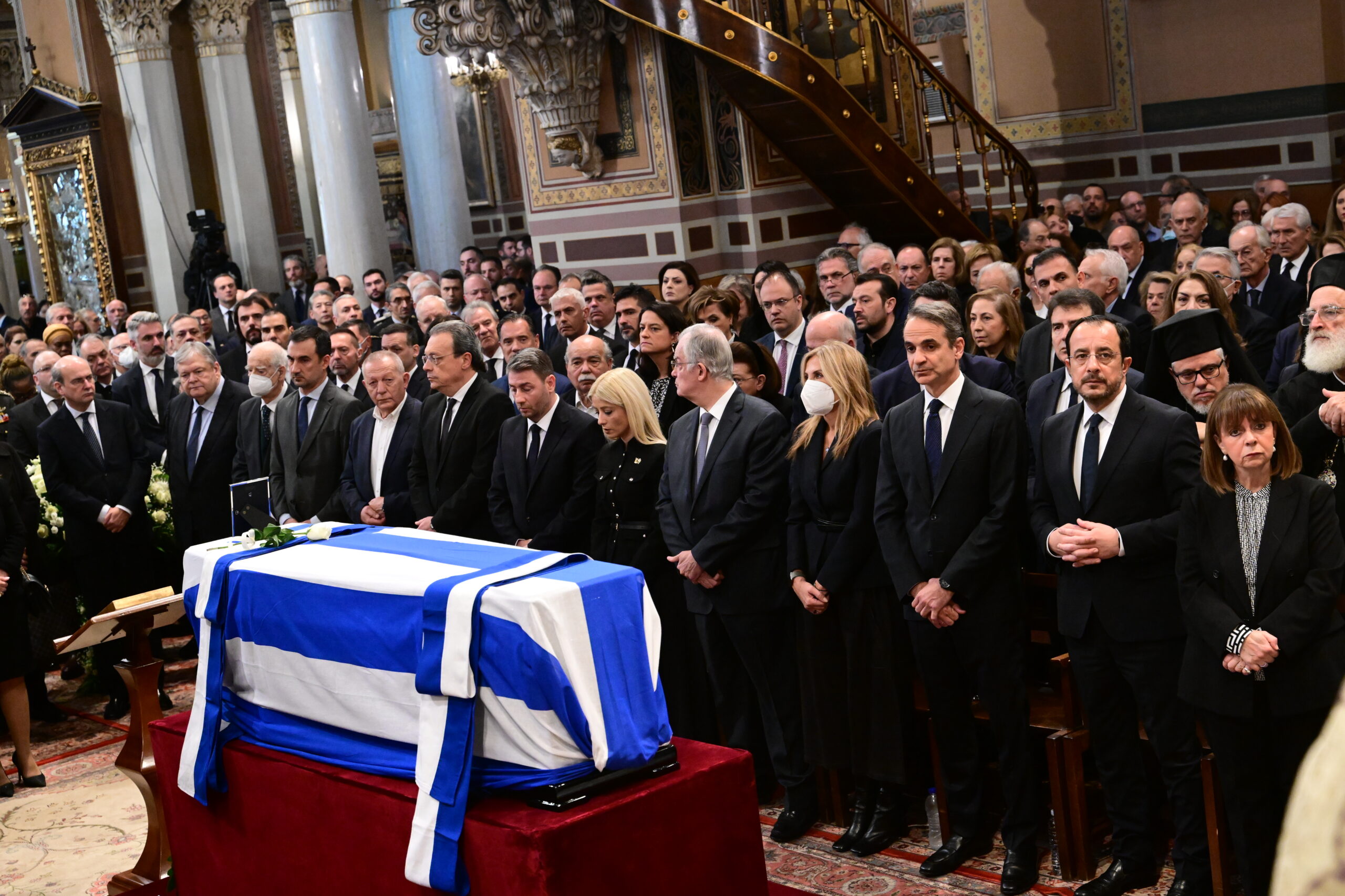 Ο πολιτικός κόσμος αποχαιρετά τον Κώστα Σημίτη