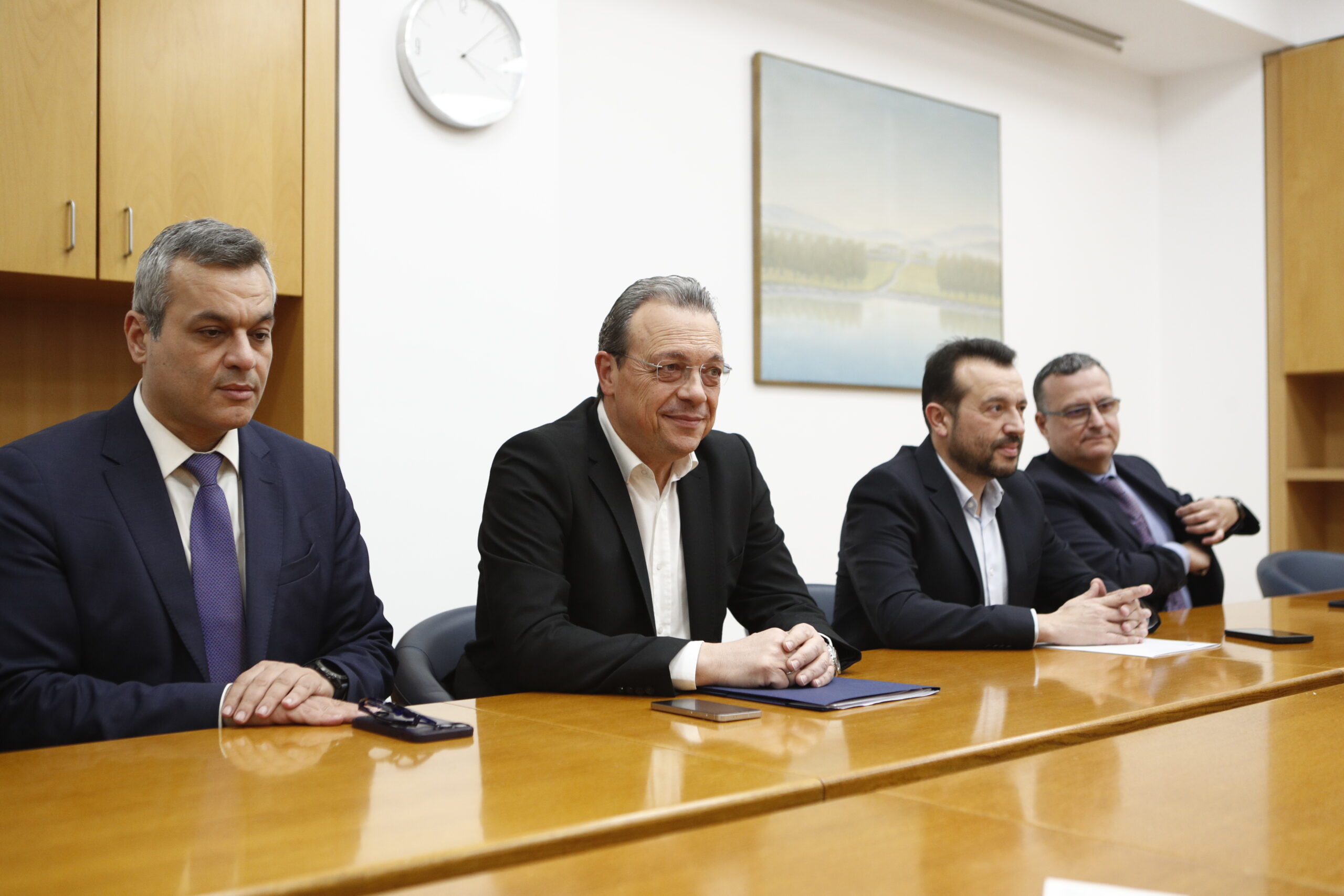 [375195] ΣΥΝΑΝΤΗΣΗ ΤΟΥ ΠΡΟΕΔΡΟΥ ΤΟΥ ΣΥΡΙΖΑ-ΠΣ ΣΩΚΡΑΤΗ ΦΑΜΕΛΛΟΥ ΜΕ ΤΗΝ ΕΛΛΗΝΙΚΗ ΕΝΩΣΗ ΤΡΑΠΕΖΩΝ  (ΣΩΤΗΡΗΣ ΔΗΜΗΤΡΟΠΟΥΛΟΣ/EUROKINISSI)