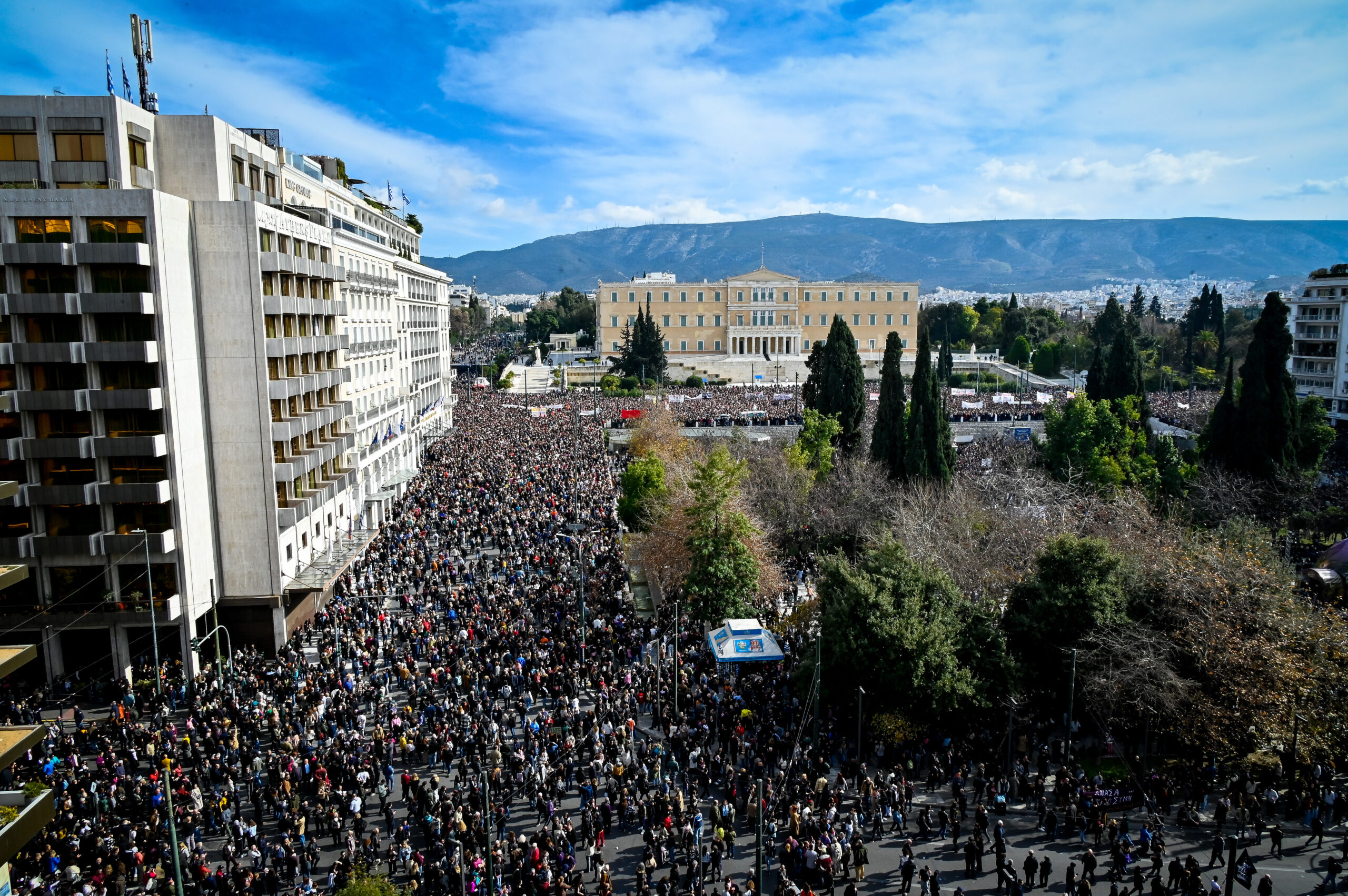 Αντιπαράθεση για τα Τέμπη: «Ναι» της κυβέρνησης για προ ημερησίας διατάξεως  συζήτηση στη Βουλή