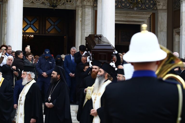 Η Ελλάδα «αποχαιρέτησε» τον Αναστάσιο – Την Πέμπτη το ύστατο «χαίρε» στα Τίρανα παρουσία Μητσοτάκη και Ιερώνυμου