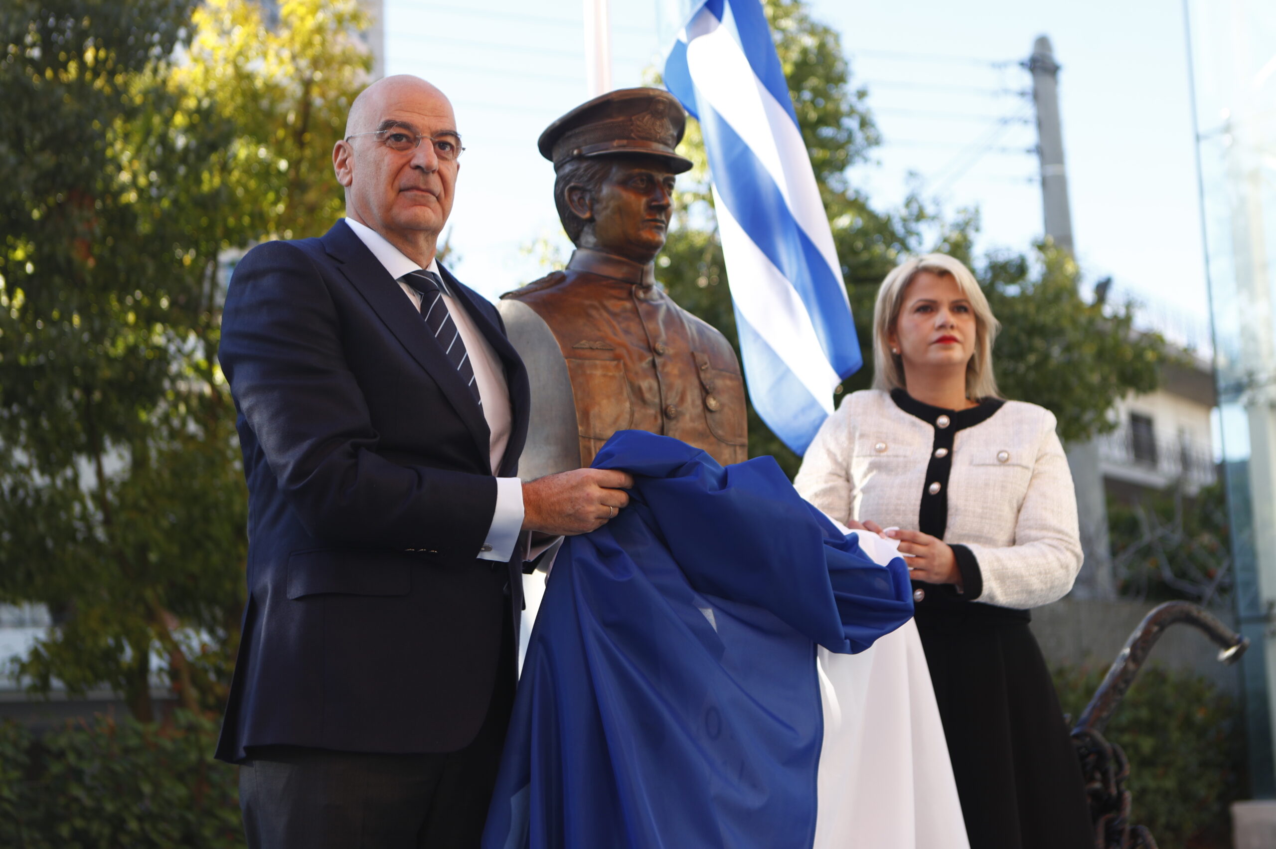 Συγκίνηση στα αποκαλυπτήρια της προτομής του αρχικελευστή Έκτορα Γιαλοψού, 29 χρόνια μετά την κρίση των Ιμίων