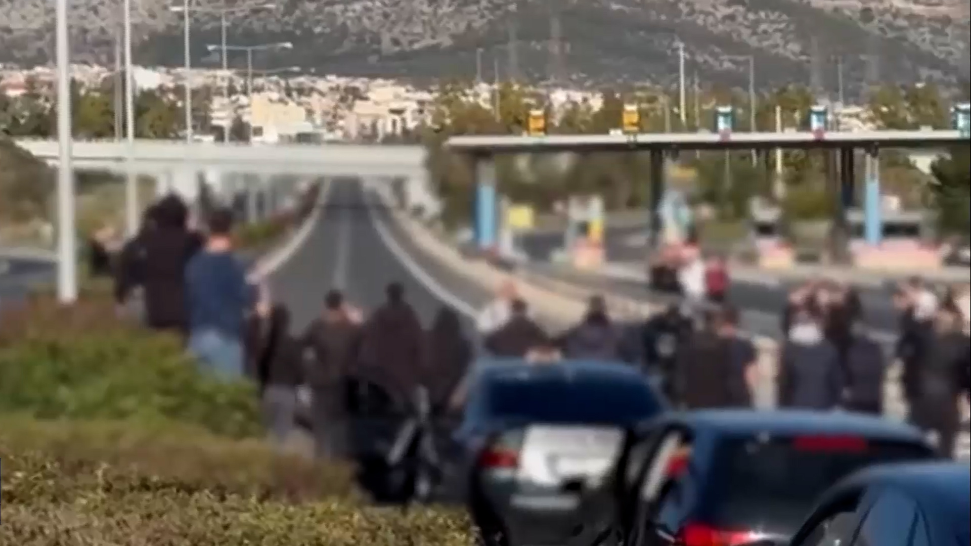 Ραντεβού για επικίνδυνες «κόντρες» – Αυτοσχέδιοι αγώνες με «πειραγμένα» αυτοκίνητα που ξεπερνούν τα 250 χλμ την ώρα 