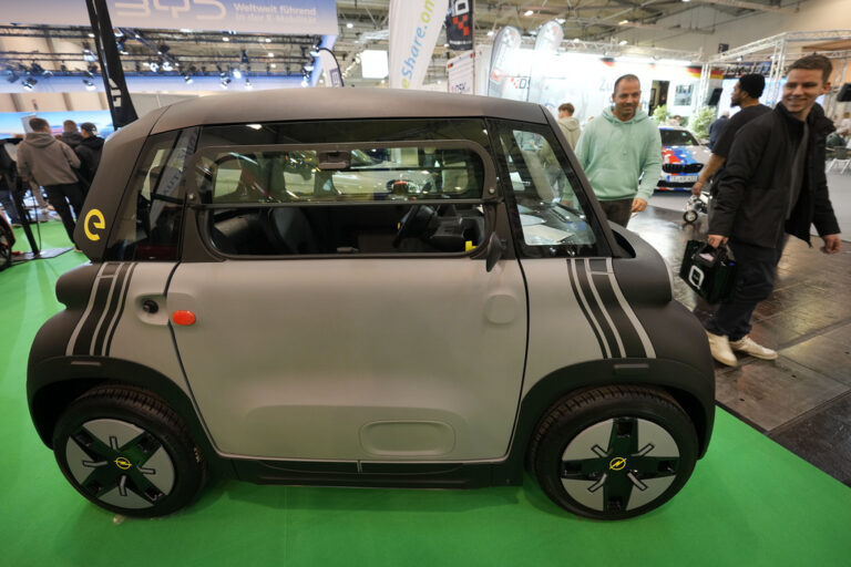Tesla, BMW και κινεζικές αυτοκινητοβιομηχανίες σπροσφεύγουν κατά των ευρωπαϊκών πρόσθετων δασμών σε ηλεκτρικά οχήματα