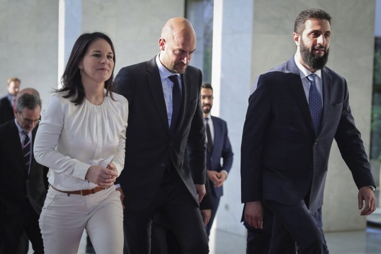 Το μήνυμα του Βερολίνου στον αλ Τζολάνι – Η Μπέρμποκ ήταν προετοιμασμένη για τη «μη» χειραψία