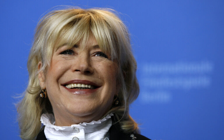 Marianne Faithfull: Η διαδρομή της εμβληματικής τραγουδίστριας και ηθοποιού που έφυγε από τη ζωή