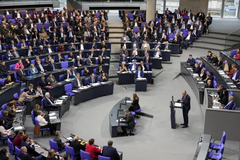 Γερμανία: Μεγάλη ήττα του Μερτς – Το Μπούντεσταγκ καταψήφισε το νομοσχέδιο για το μεταναστευτικό