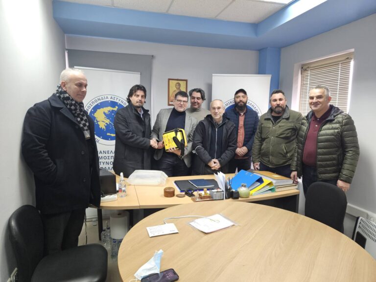 Δωρεά απινιδωτή από Νοσοκομείο Πύργου για τον χώρο της Αστυνομίας