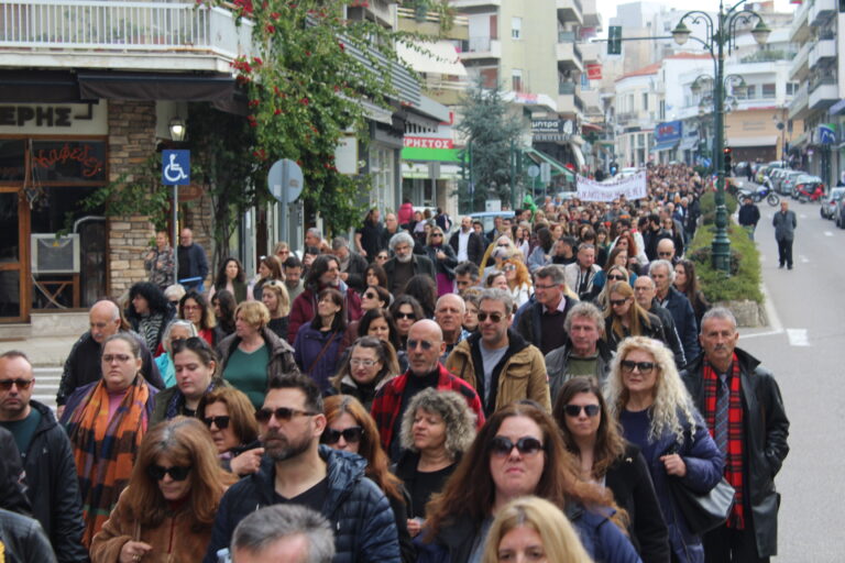 Μαζικές συγκεντρώσεις σε Πύργο και Αμαλιάδα για τα Τέμπη