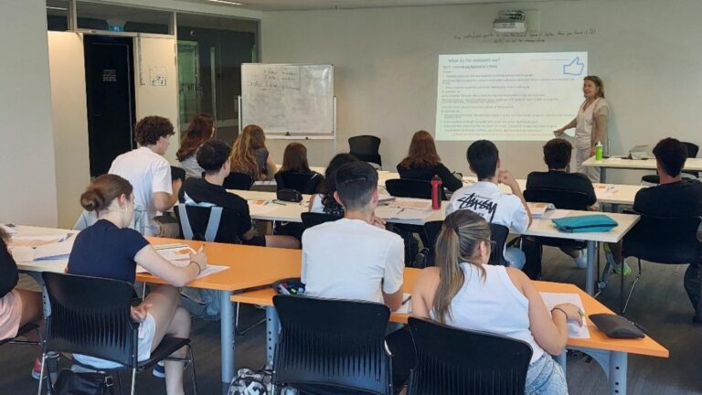 Η Ελληνική Κοινότητα Μελβούρνης στηρίζει τους μαθητές της ελληνικής γλώσσας