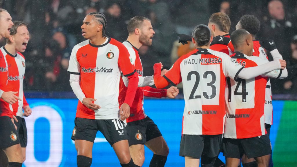 Champions League: H Φέγενορντ συνέτριψε 3-0 την Μπάγερν – Ανατροπή πρόκρισης με 4-2 για την Παρί και… τέζα η Μάντσεστερ Σίτι