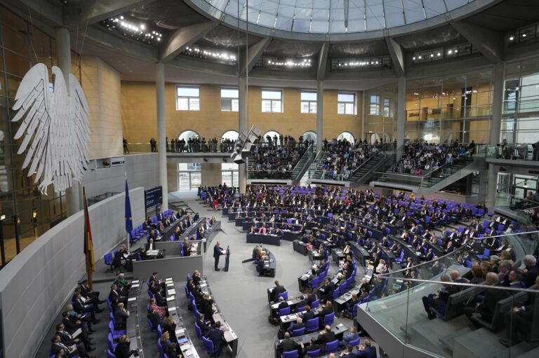 Γερμανία: Σύμπλευση Χριστιανικής Ένωσης και AfD – Κρίσιμη ψηφοφορία για το μεταναστευτικό