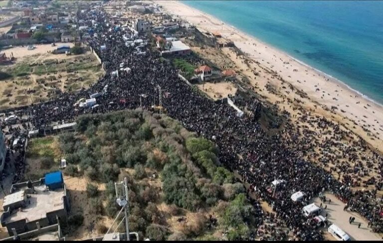 Κύμα επιστροφής εκτοπισμένων στη κεντρική Γάζα – Μετεγκατάσταση Παλαιστινίων σε Ιορδανία και Αίγυπτο ζητά ο Ντ. Τραμπ