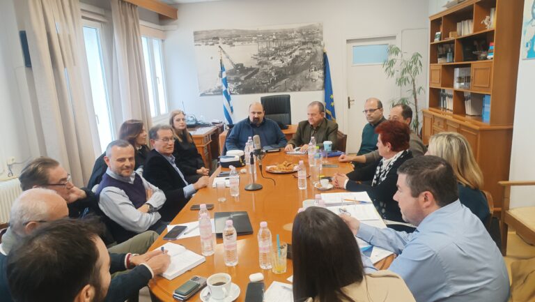 Ξεκινούν οι εργασίες βυθοκόρησης στο λιμάνι του Βόλου – Σύσκεψη στον ΟΛΒ