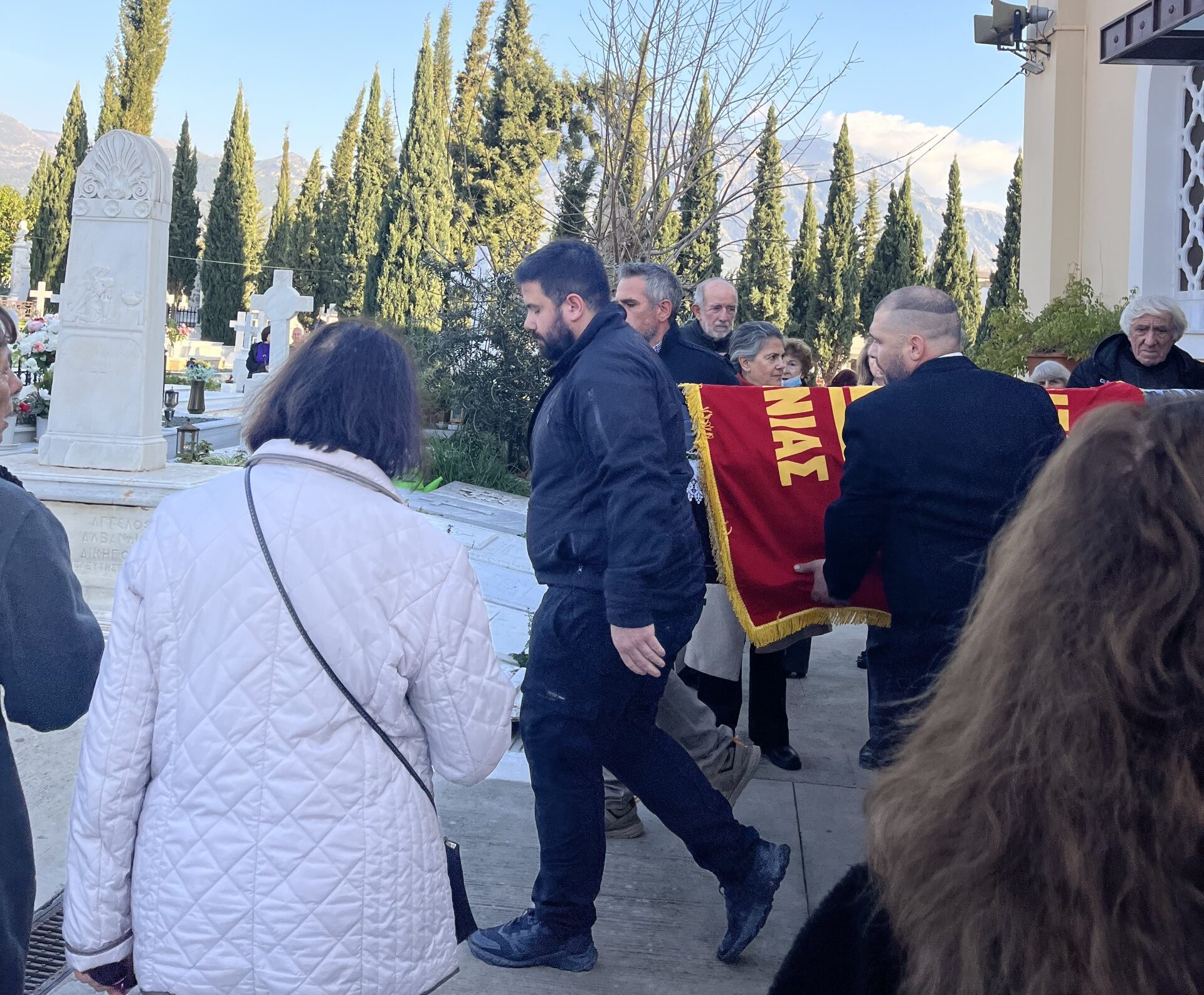 Πλήθος κόσμου στον αποχαιρετισμό της Πότας Κακκαβά – Βίντεο ντοκουμέντο με τη μαρτυρία της από την μεγάλη εκτέλεση του 1944