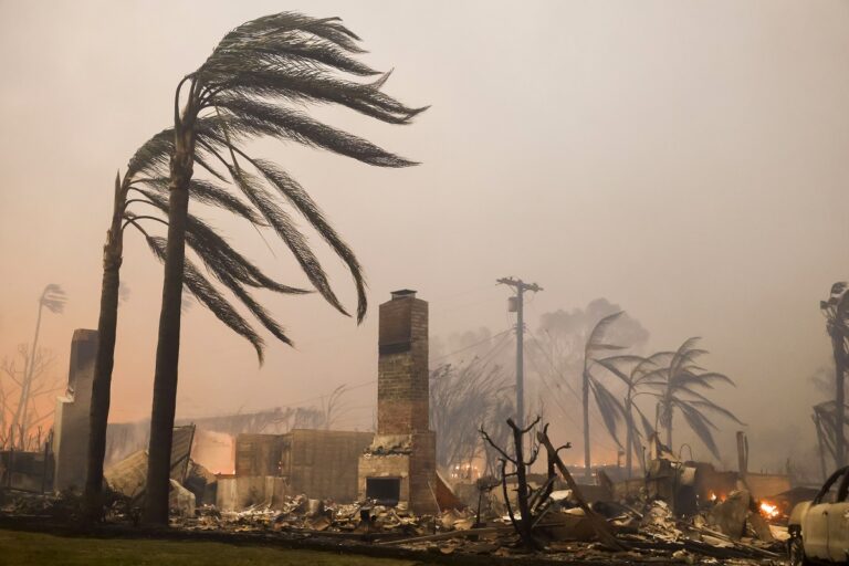 Β. Χριστόπουλος, κάτοικος Los Angeles στο Πρώτο: Η φωτιά διένυε απόσταση περίπου 5 με 6 γήπεδα ποδοσφαίρου το λεπτό (audio)