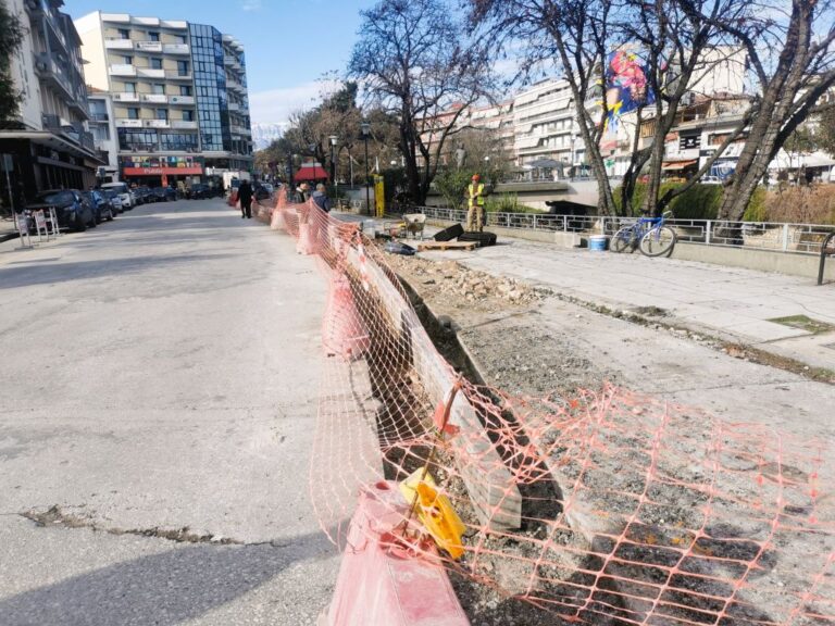 Συνεχίζονται οι εργασίες για την αναμόρφωση στις όχθες του Ληθαίου ποταμού στα Τρίκαλα