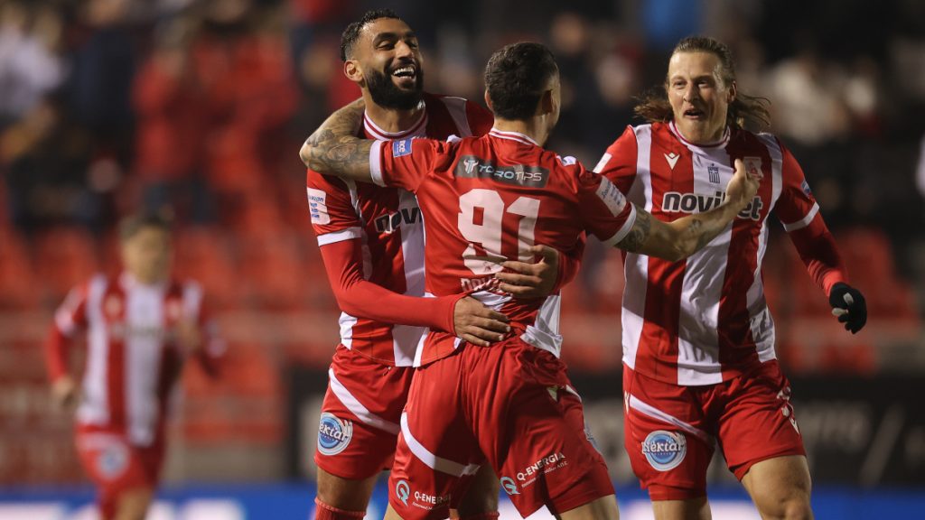Super League: Ο Πανσερραϊκός βύθισε κι άλλο (2-0) τη Λαμία