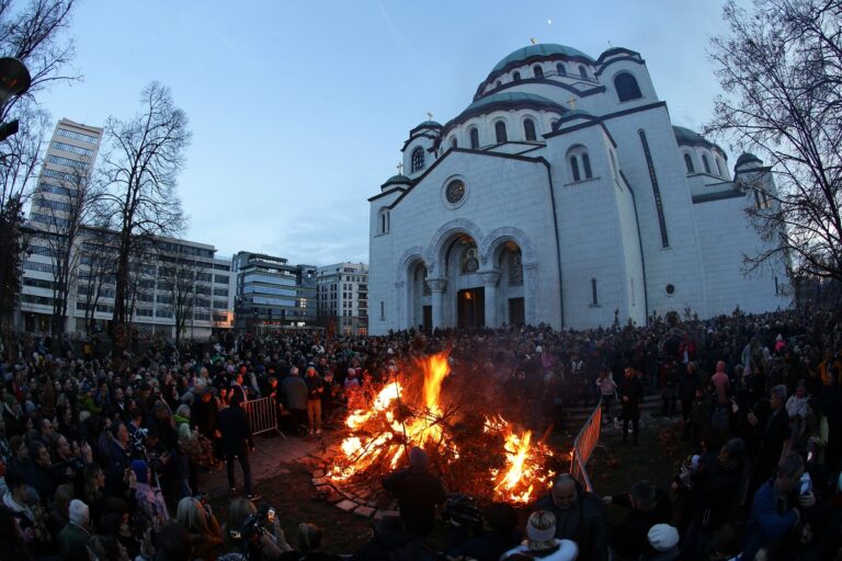 Σερβία: Χριστούγεννα γιορτάζουν σήμερα οι Σέρβοι σύμφωνα με το παλιό Ιουλιανό ημερολόγιο