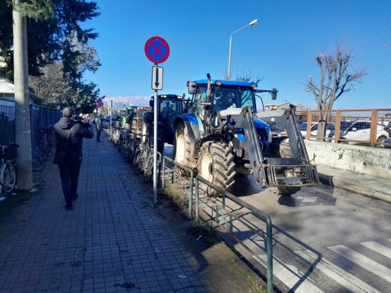 Παράσταση διαμαρτυρίας στη ΔΕΗ από τους αγροτοκτηνοτρόφους της Καρδίτσας και των Φαρσάλων – Ζητούν φθηνό ρεύμα