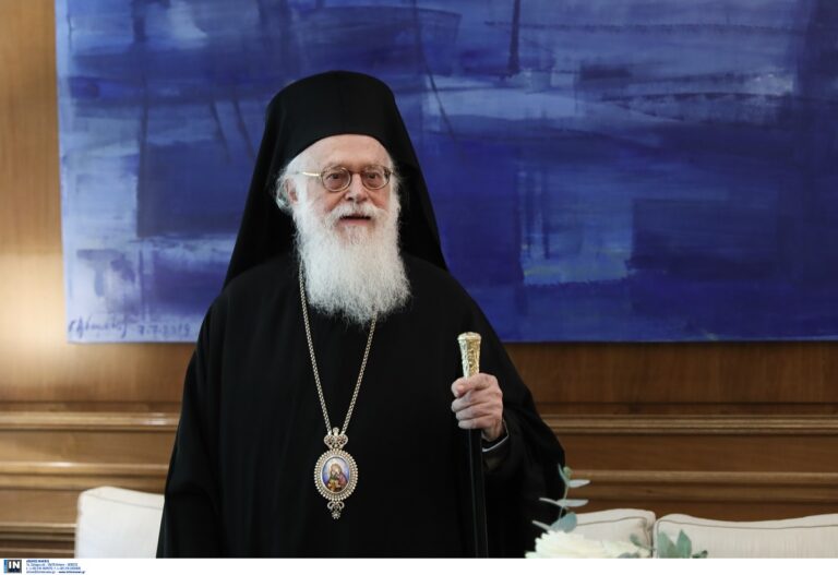Αρχιεπίσκοπος Αναστάσιος: Σταθερή η κατάσταση της υγείας του –  Ολιγόλεπτη επίσκεψη του Γ. Γεραπετρίτη