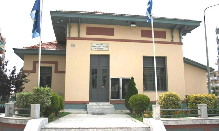 Το ΔΗΠΕΘΕ Κομοτηνής φιλοξενεί την παραγωγή του Θεσσαλικού Θεάτρου “Οι γριές που μαζεύουν την τσουκνίδα”