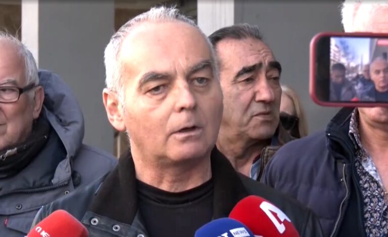 Ξέσπασε ο πατέρας του Άλκη Καμπανού για την παρουσία οπαδών έξω από τα δικαστήρια