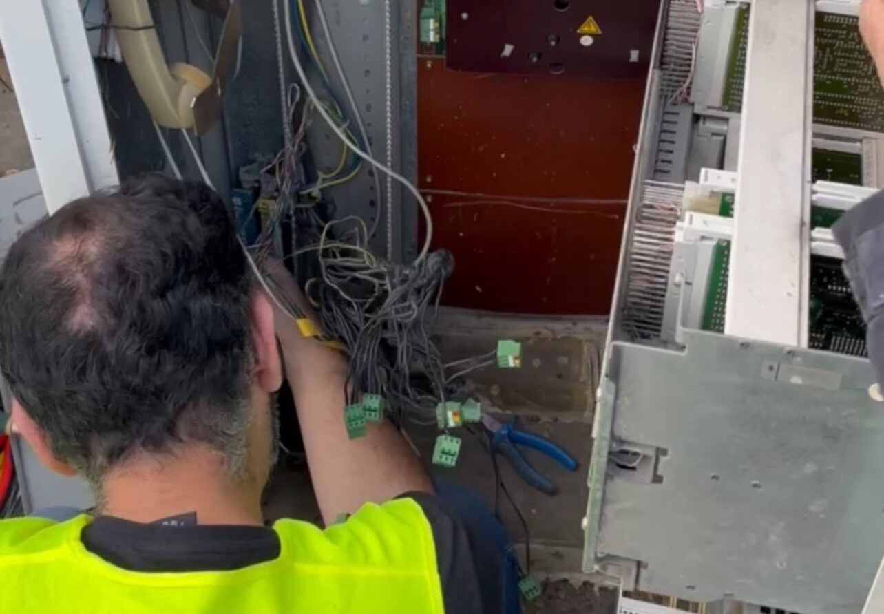 Χανιά: Άρχισε η τοποθέτηση “έξυπνων” φαναριών, φιλικών σε άτομα με μειωμένη όραση, στο κέντρο της πόλης
