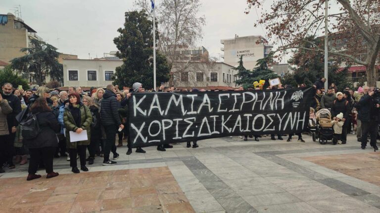 Συγκεντρώσεις για το δυστύχημα των Τεμπών σε δεκάδες πόλεις