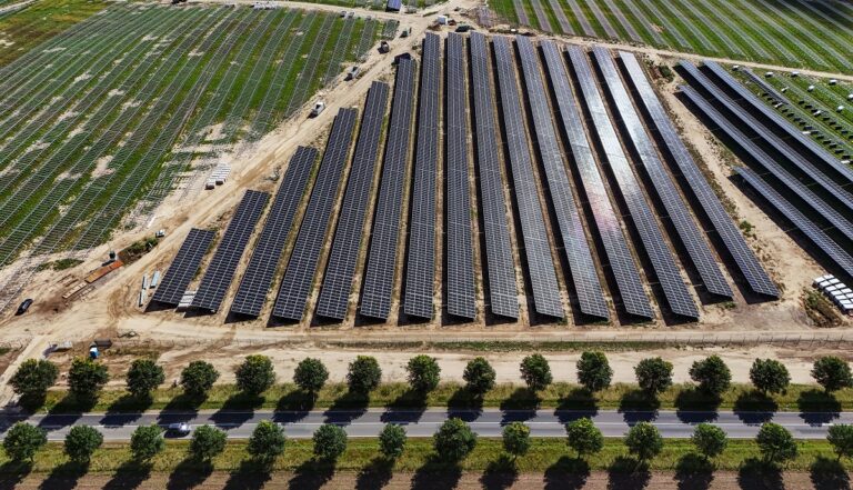 Γερμανία: Το 14% της κατανάλωσης ηλεκτρικής ενέργειας καλύφθηκε από την ηλιακή ενέργεια το 2024