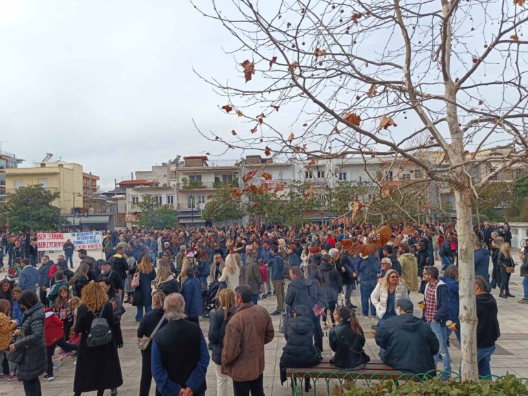 Ηγουμενίτσα: Μαζική συγκέντρωση και πορεία για τα Τέμπη