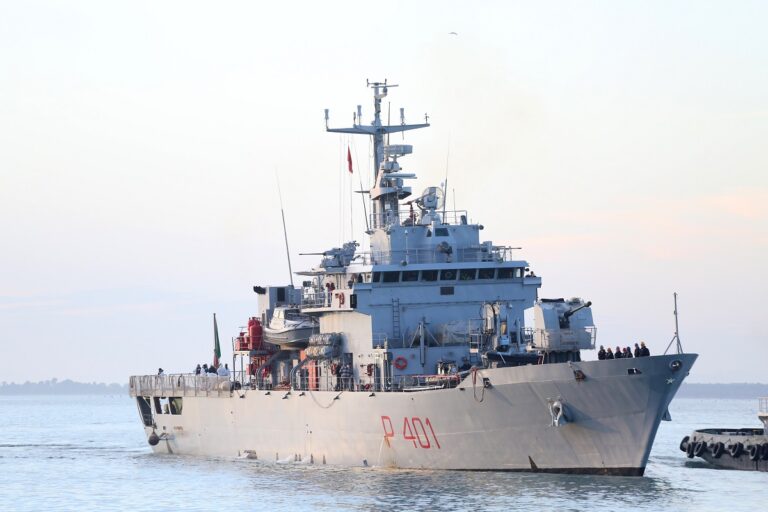 Ιταλία-Αλβανία: Στο λιμάνι του Σενγκίν έφτασε το πλοίο Cassiopea, το οποίο μεταφέρει 49 αιτούντες άσυλο