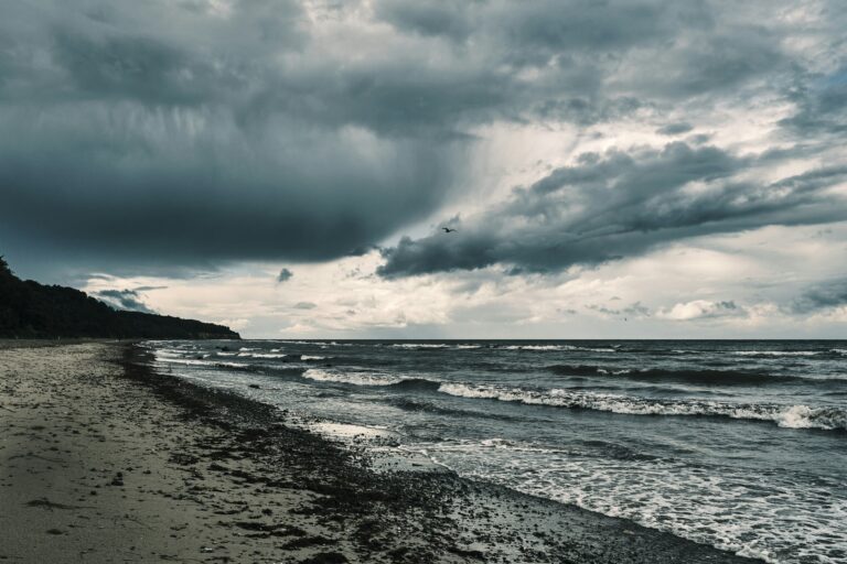 Καιρός: Τοπικές βροχές έως την Τετάρτη – Πρόγνωση από την Ν. Ζιακοπούλου