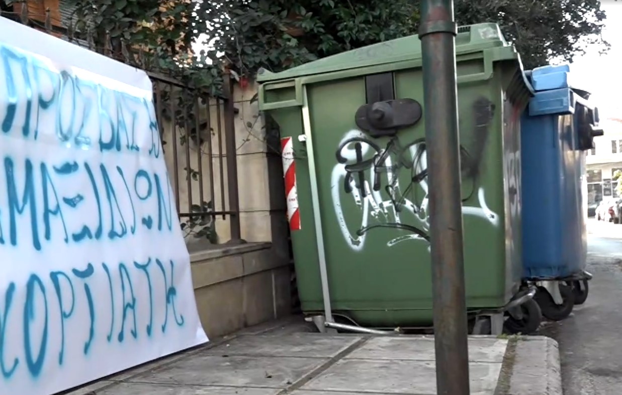 Θεσσαλονίκη: Η «μάχη» του κάδου και του πεζοδρομίου
