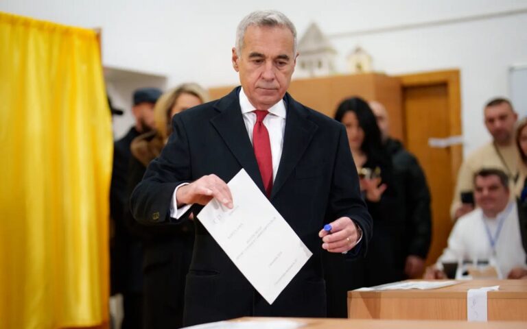 Ρουμανία: Ο ακροδεξιός υποψήφιος για την προεδρία Καλίν Τζορτζέσκου προηγείται στις δημοσκοπήσεις ενόψει των εκλογών του Μαΐου
