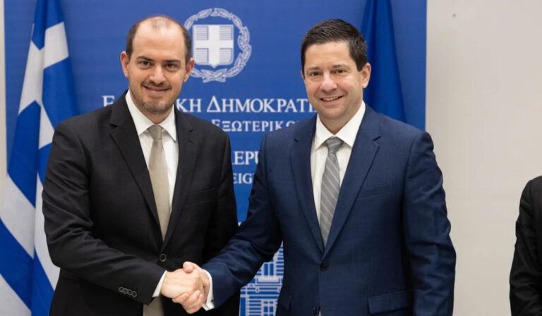Πρωτόκολλο συνεργασίας υπέγραψαν ΥΠΕΞ και ΕΚΠΑ – Γ. Κώτσηρας: Στηρίζουμε ενεργά την ελληνομάθεια και την ελληνική Διασπορά